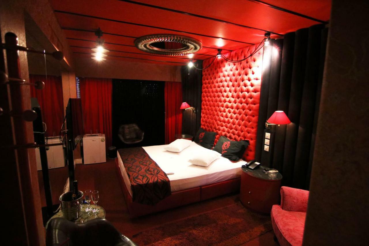The Crystal Blue Hotel アテネ エクステリア 写真